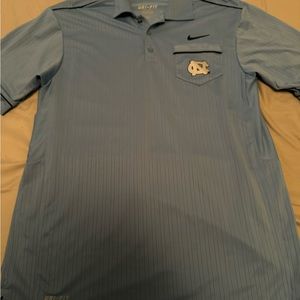 Nike mens UNC Golf Shirt in a size Small.
